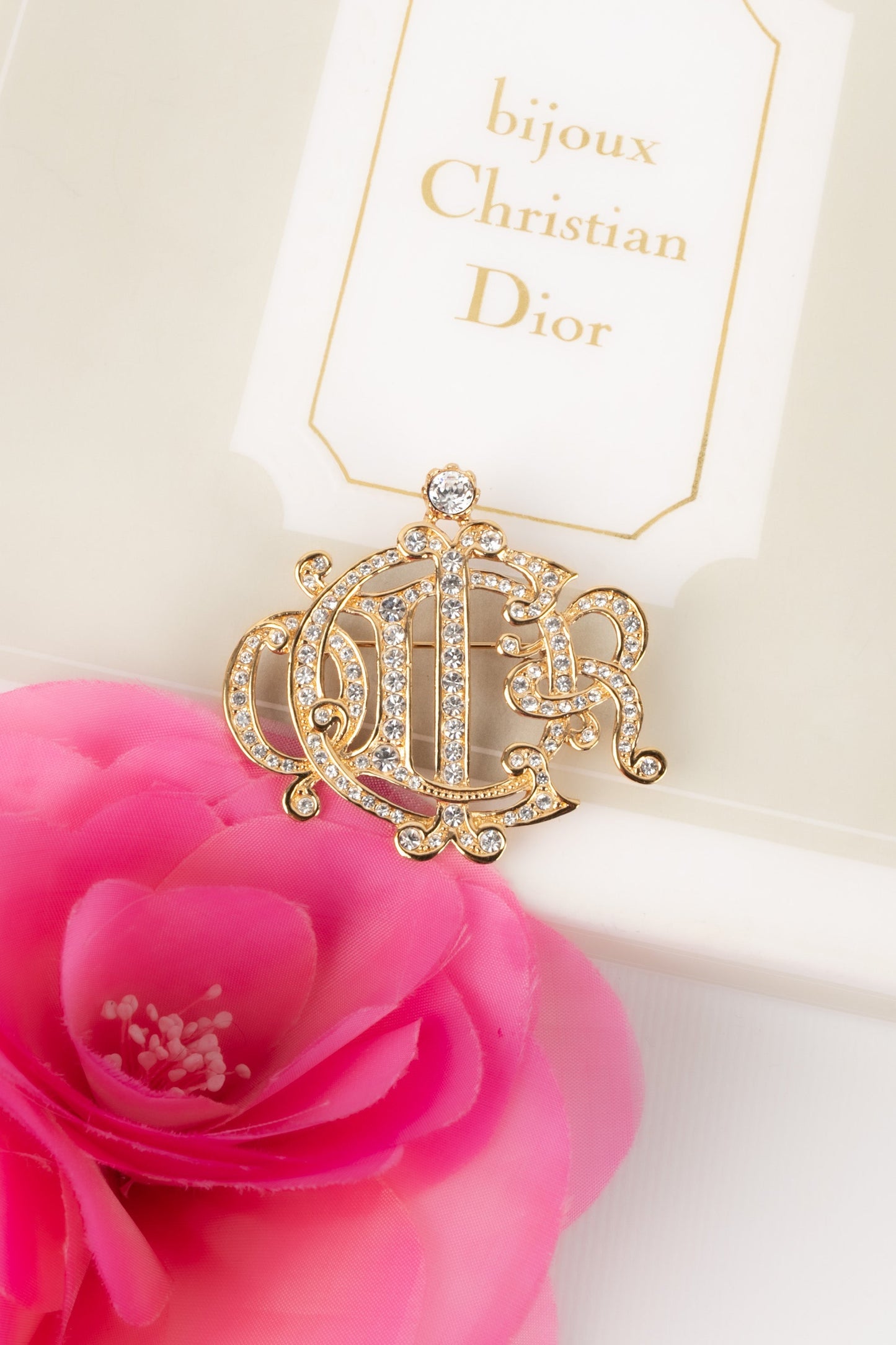 Broche dorée Dior