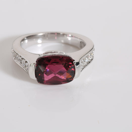 Tourmaline Ring in 18k White Gold 0.25 CTW