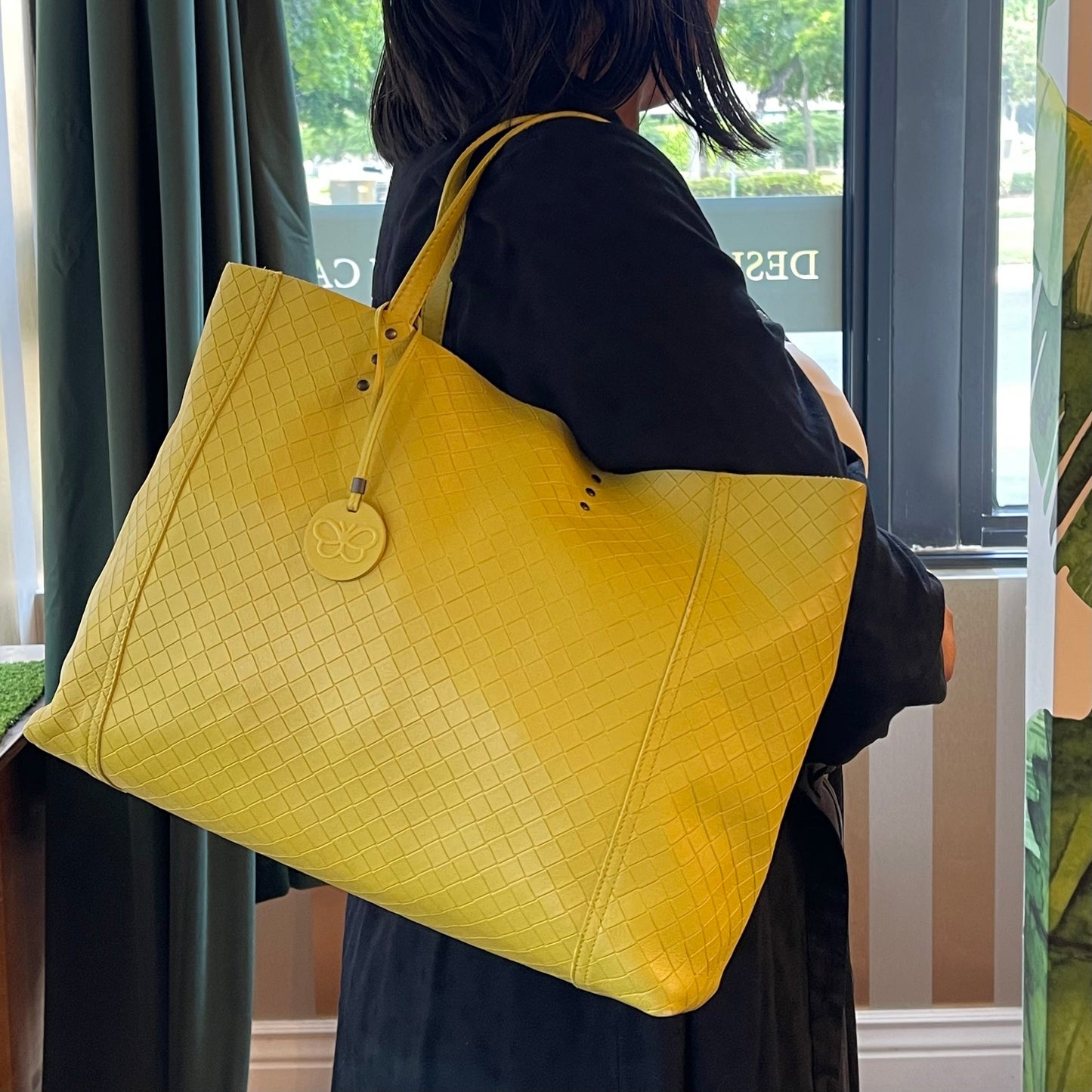 BOTTEGA VENETA Yellow Bottega Veneta Intrecciomirage Tote Leather Medium TS