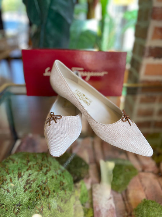 SALVATORE FERRAGAMO Beige Pointed Kitten Heels Sz 10