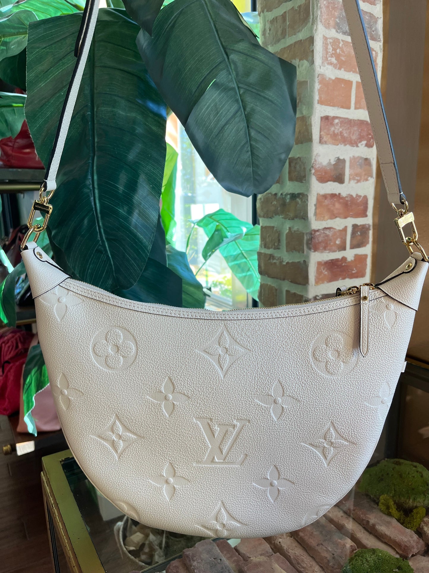 LOUIS VUITTON White Empriente Hoop Hobo ADI1051