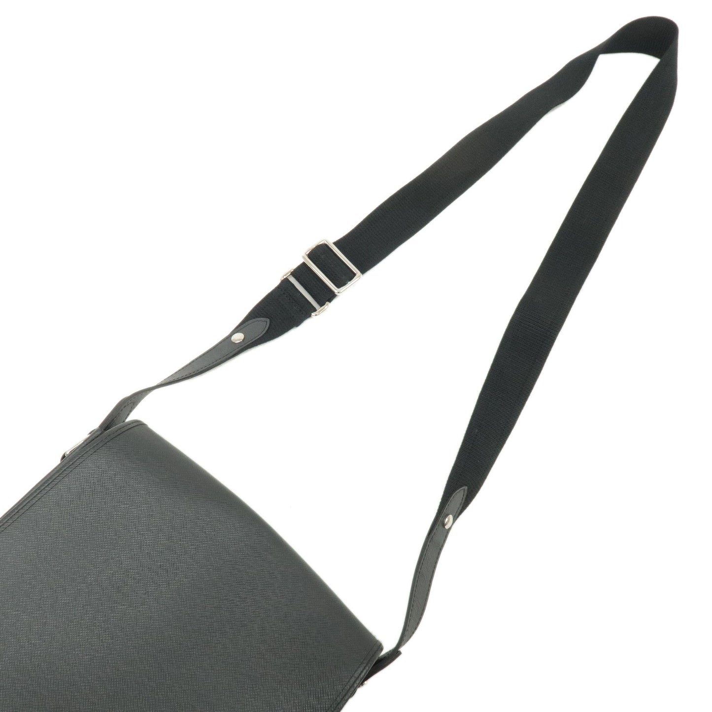 Louis VuittonTaiga Andrey Shoulder Bag Ardoise M32482