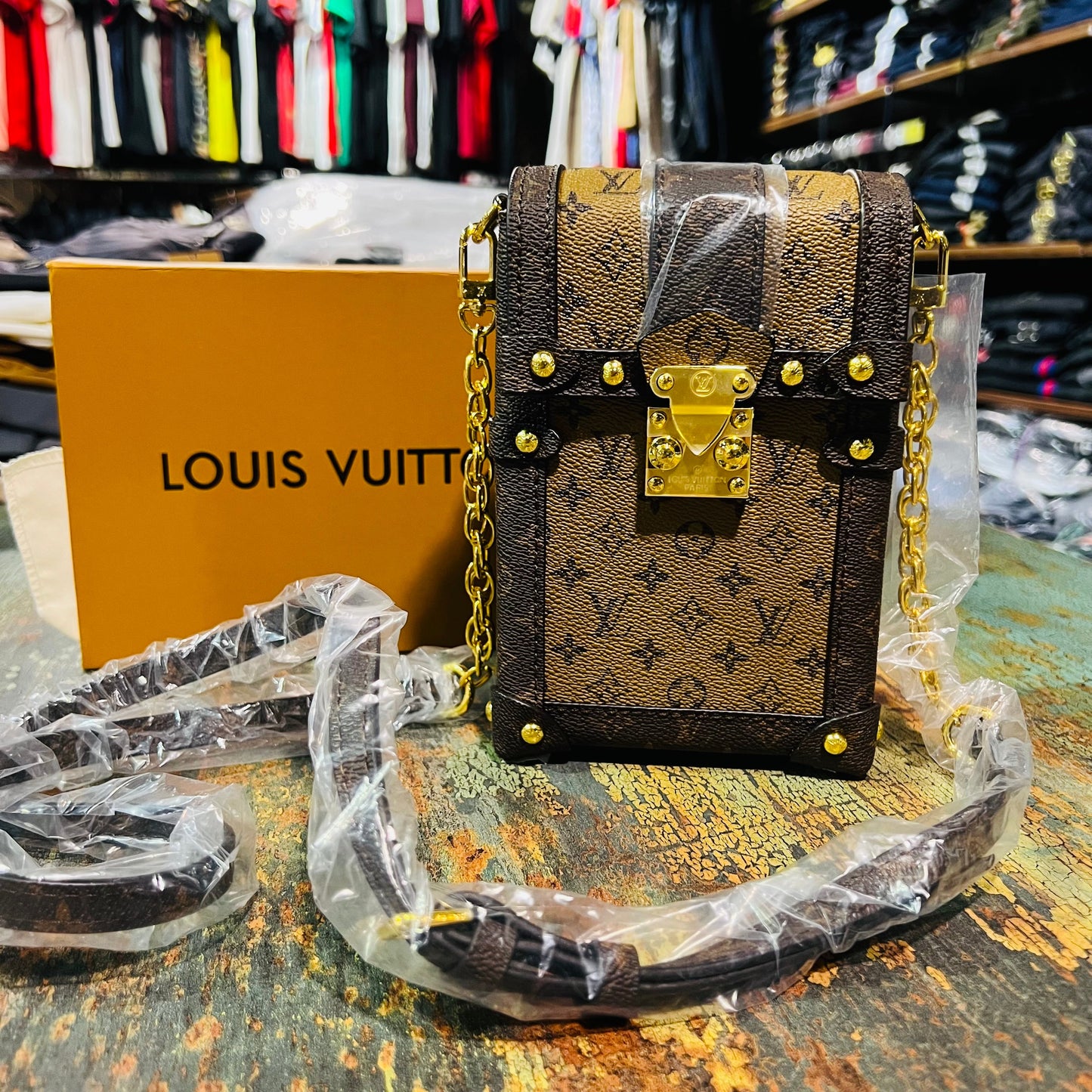 LV TRUNK 29