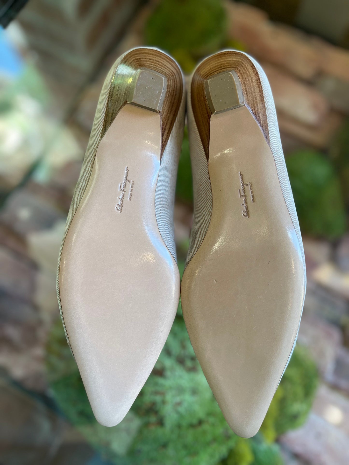 SALVATORE FERRAGAMO Beige Pointed Kitten Heels Sz 10