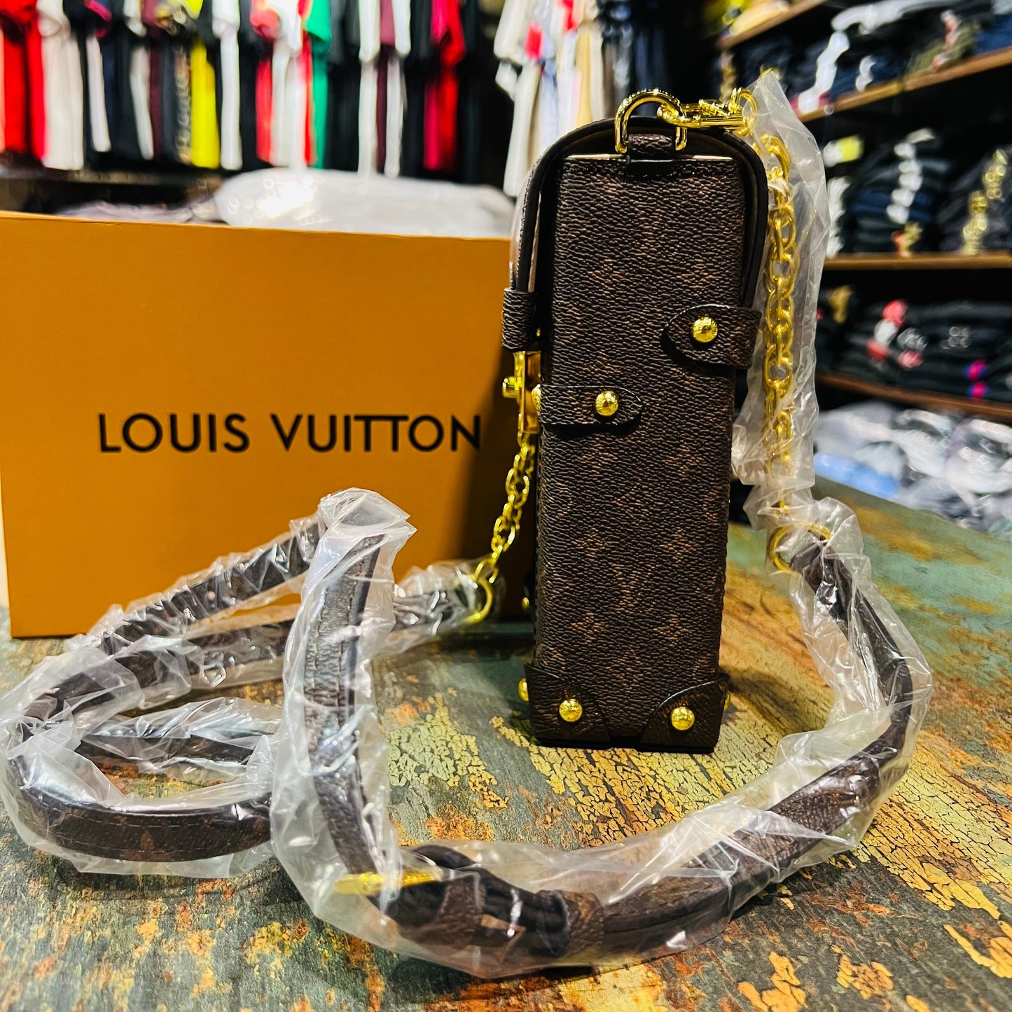 LV TRUNK 29