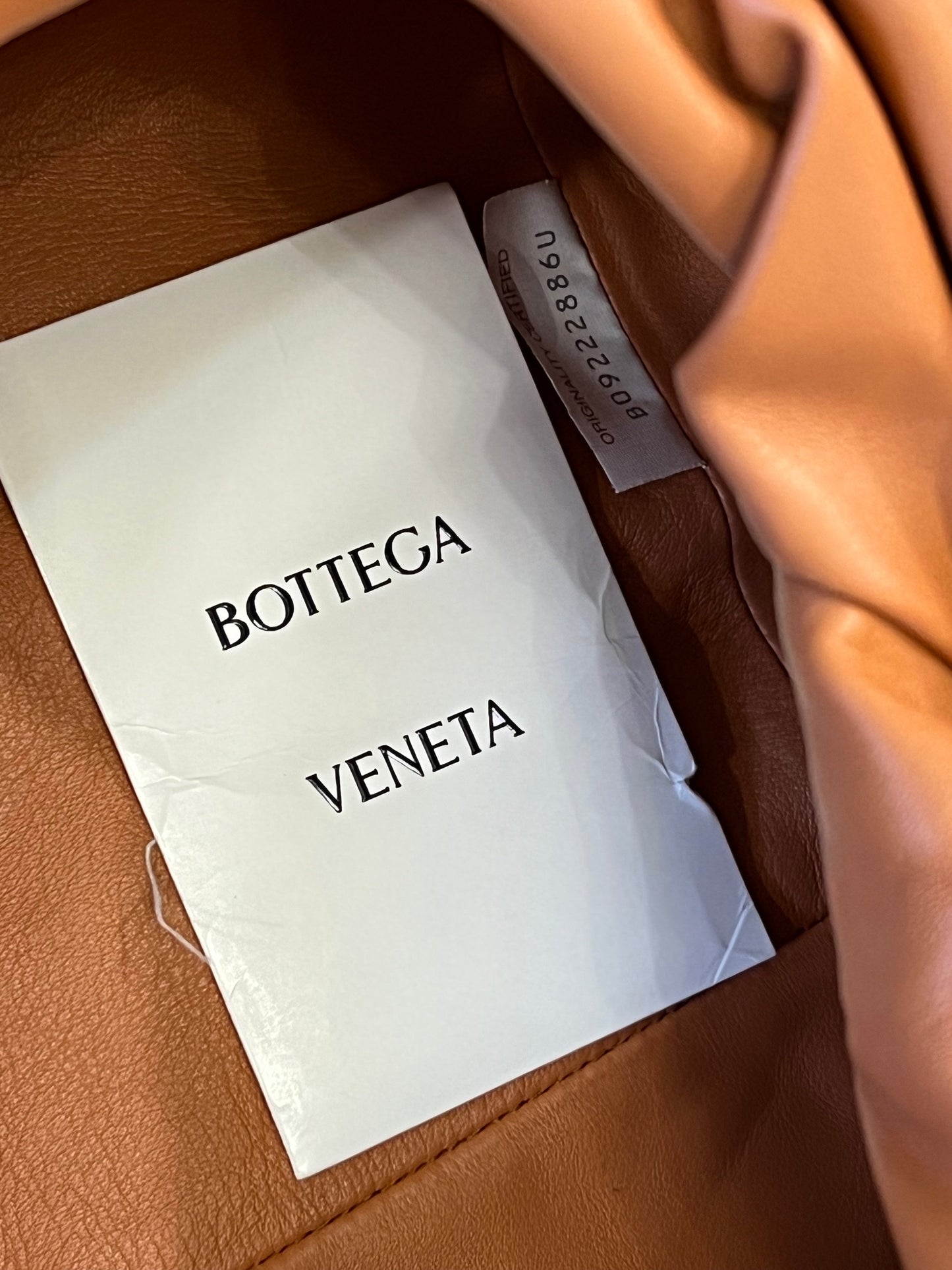 BOTTEGA VENETA SMOOTH CALFSKIN LEATHER POUCH CLUTCH BAG