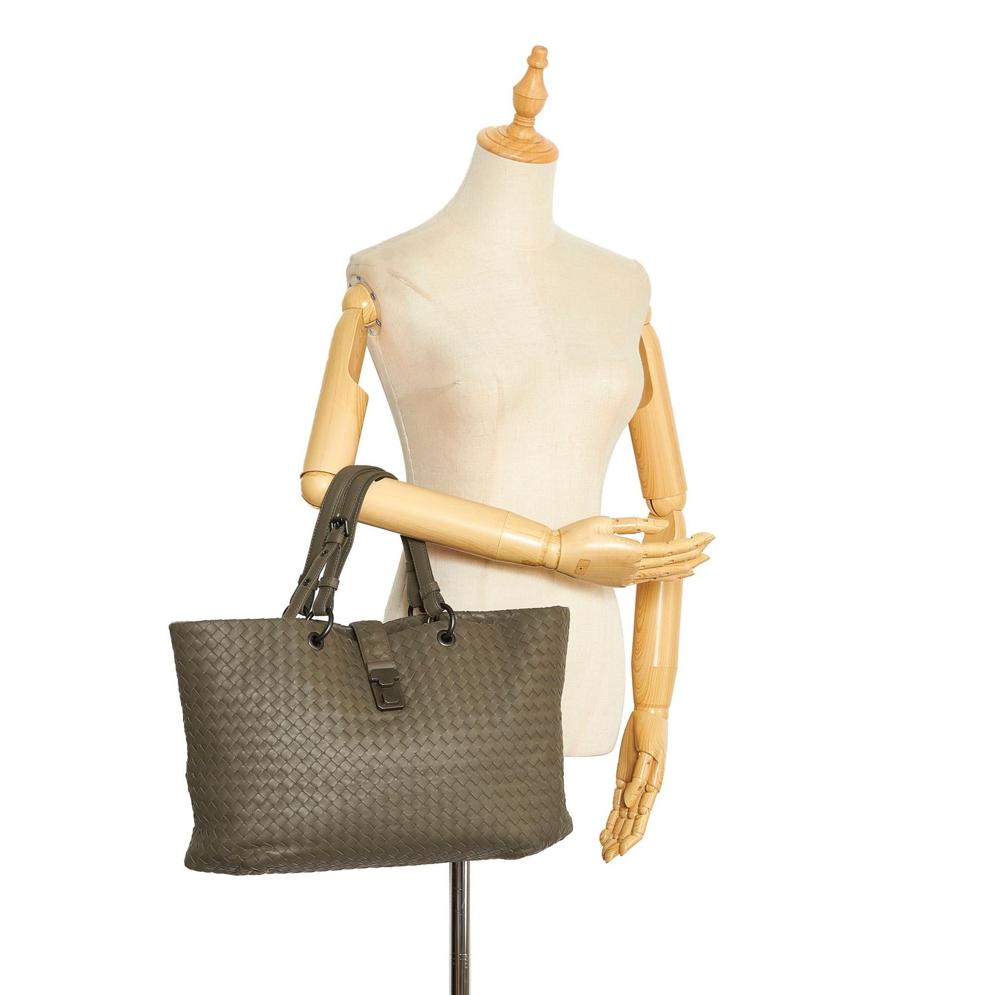 Bottega Veneta Intrecciato Capri Tote (SHG-CYW51x)