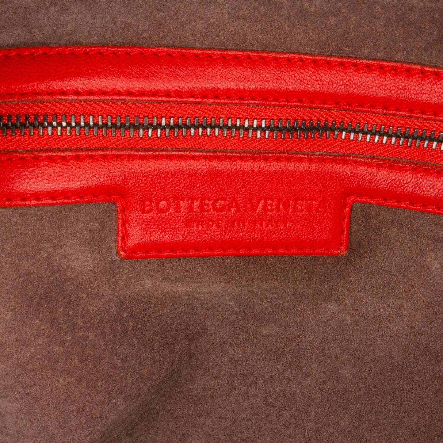 Bottega Veneta Intrecciato Maxi Convertible Tote (SHG-BygT86)