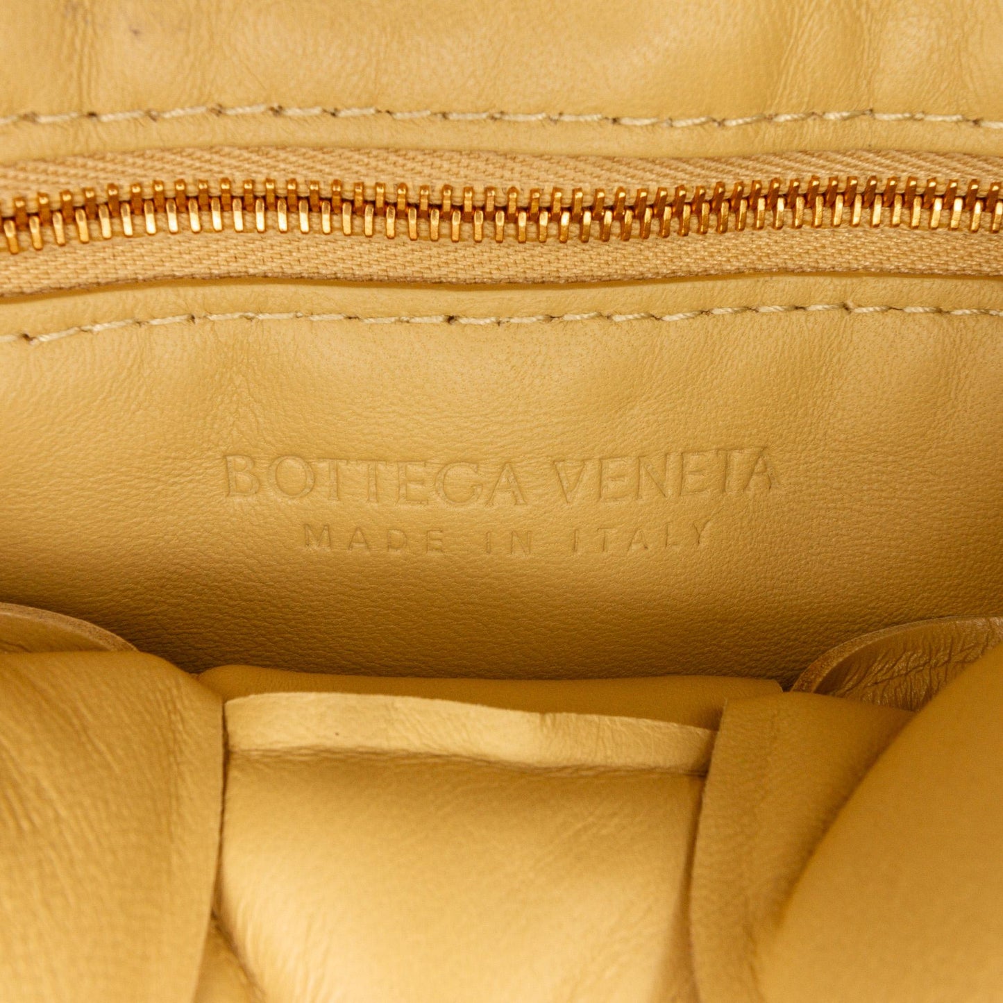 Bottega Veneta Padded Cassette Crossbody Bag (SHG-HsiosN)