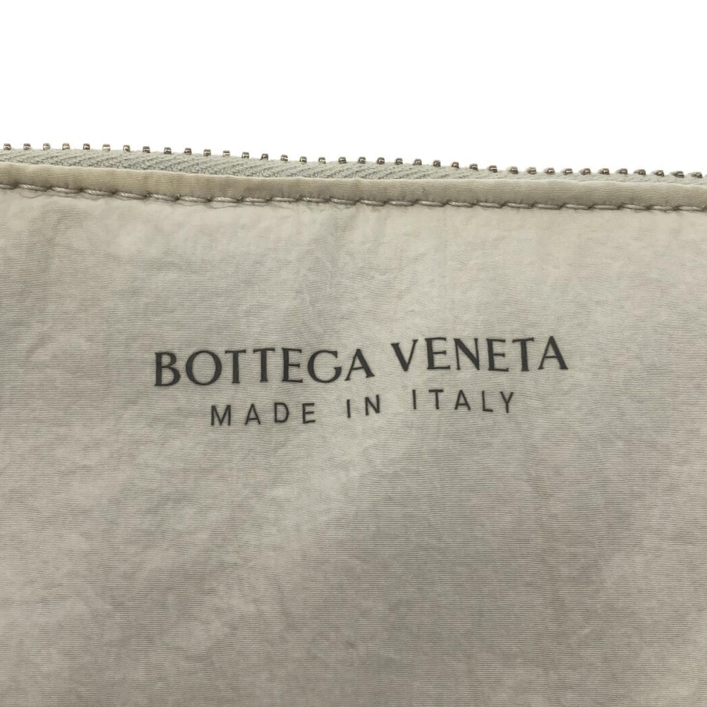 Bottega Veneta Padded Tech Cassette Crossbody Bag (SHG-qvTn6P)