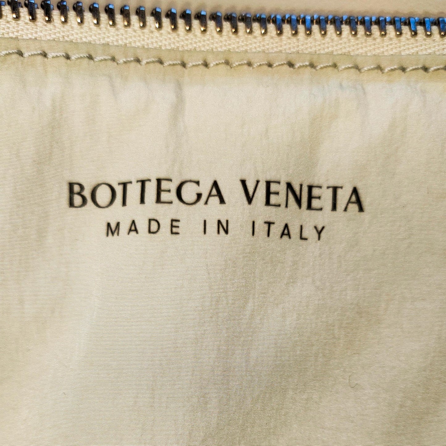 Bottega Veneta Padded Tech Cassette (SHG-r9G8ja)