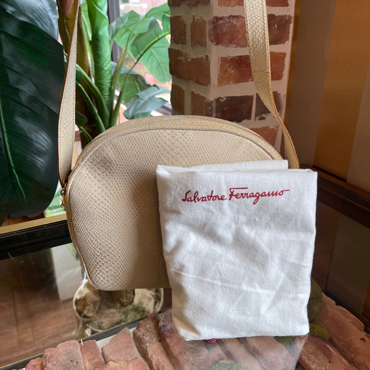 SALVATORE FERRAGAMO Vintage White Lizard Skin Crossbody TS3619