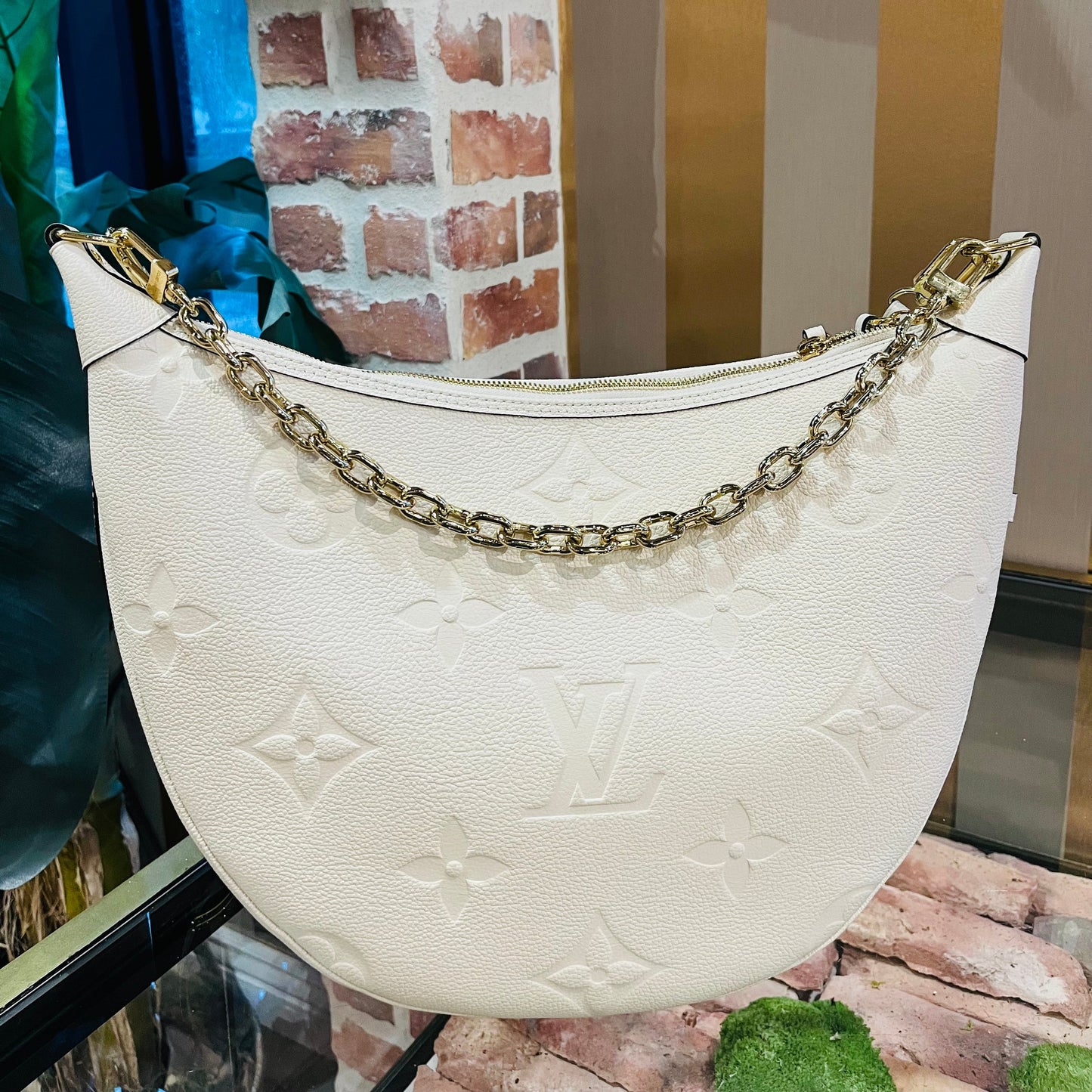 LOUIS VUITTON White Empriente Hoop Hobo ADI1051