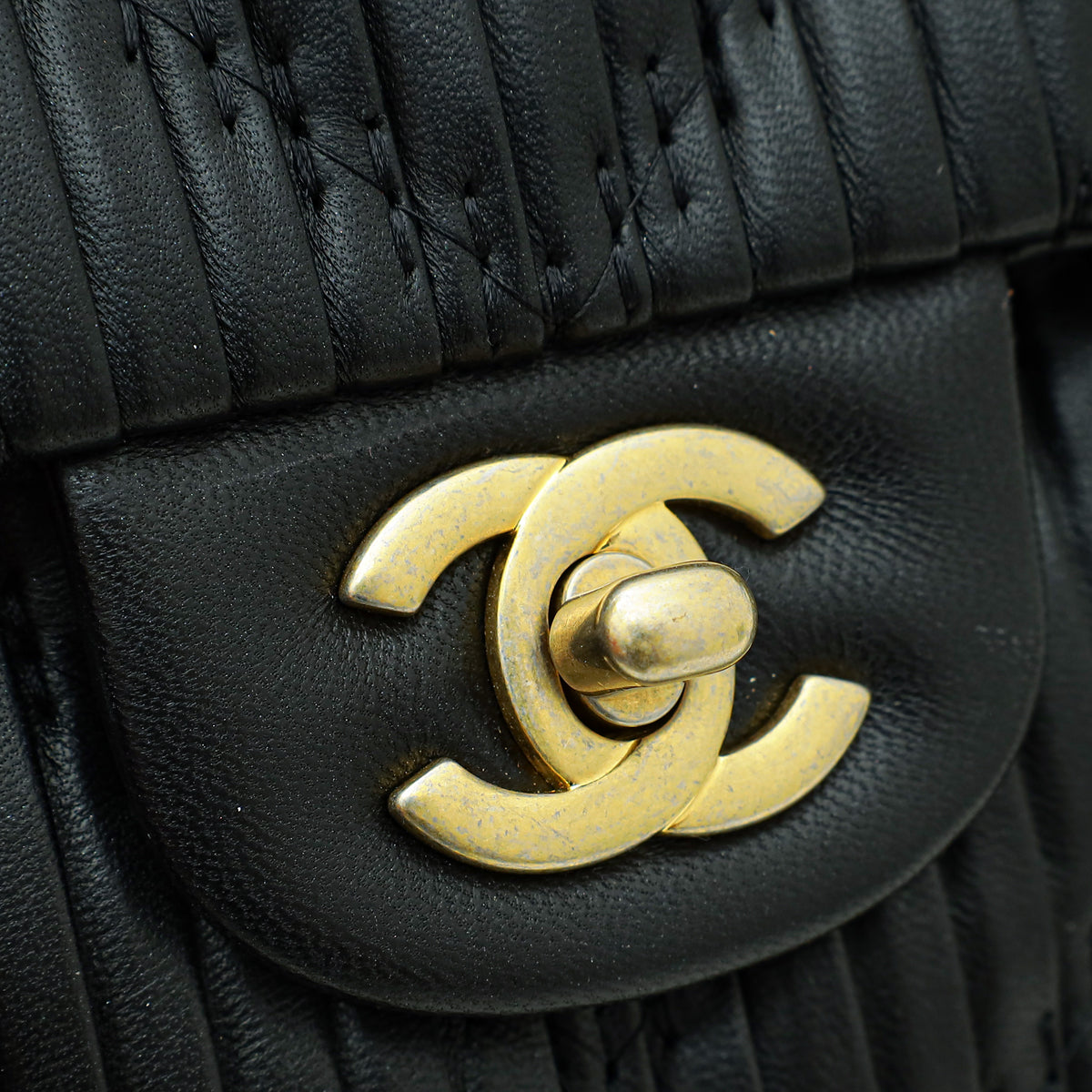 Chanel Black CC Pleated Chevron Classic Double Flap Medium Bag