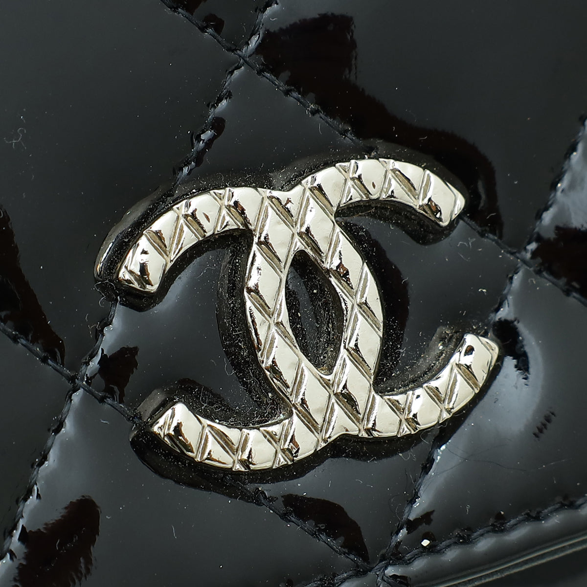 Chanel Black CC Wallet On Chain