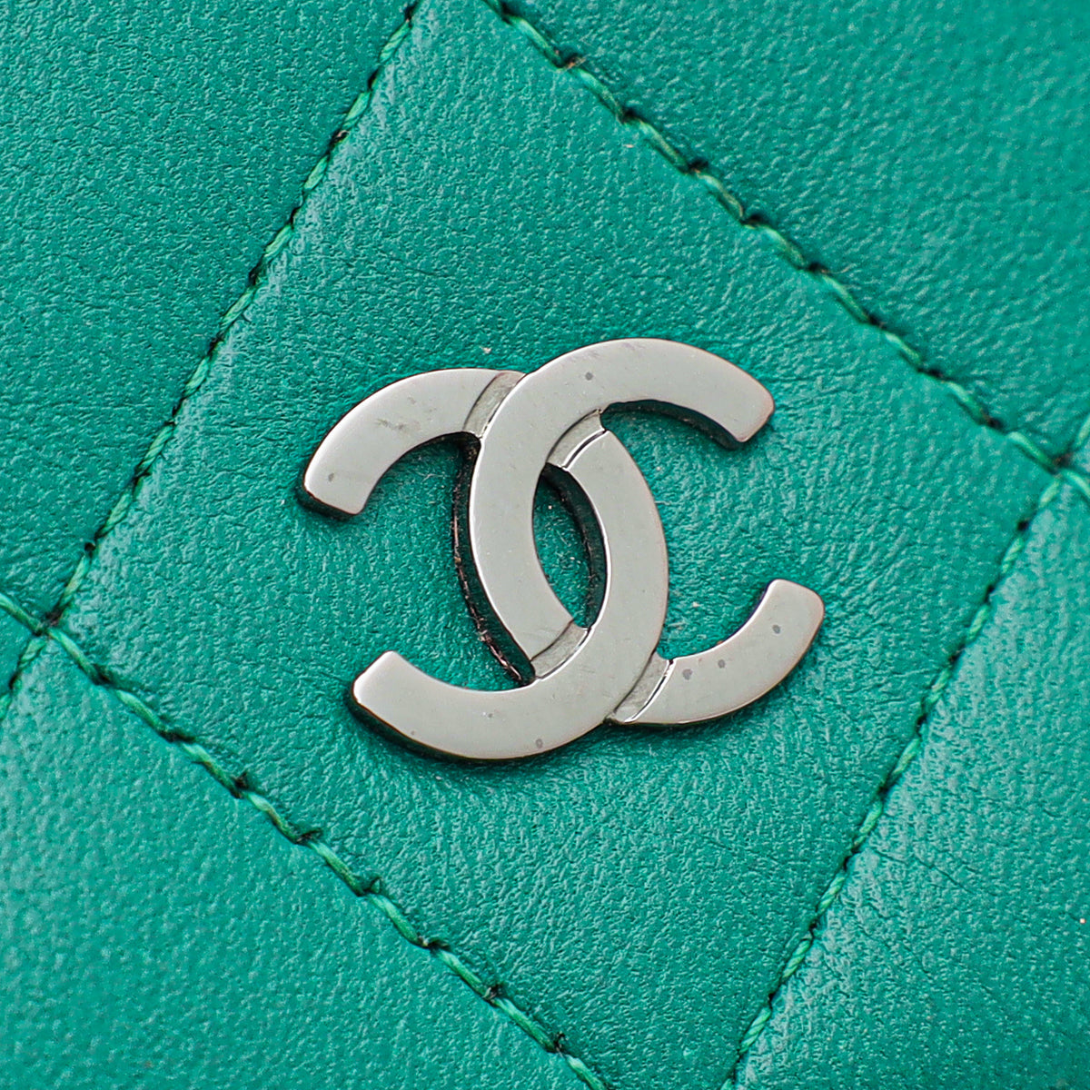 Chanel Green CC Classic Wallet On Chain