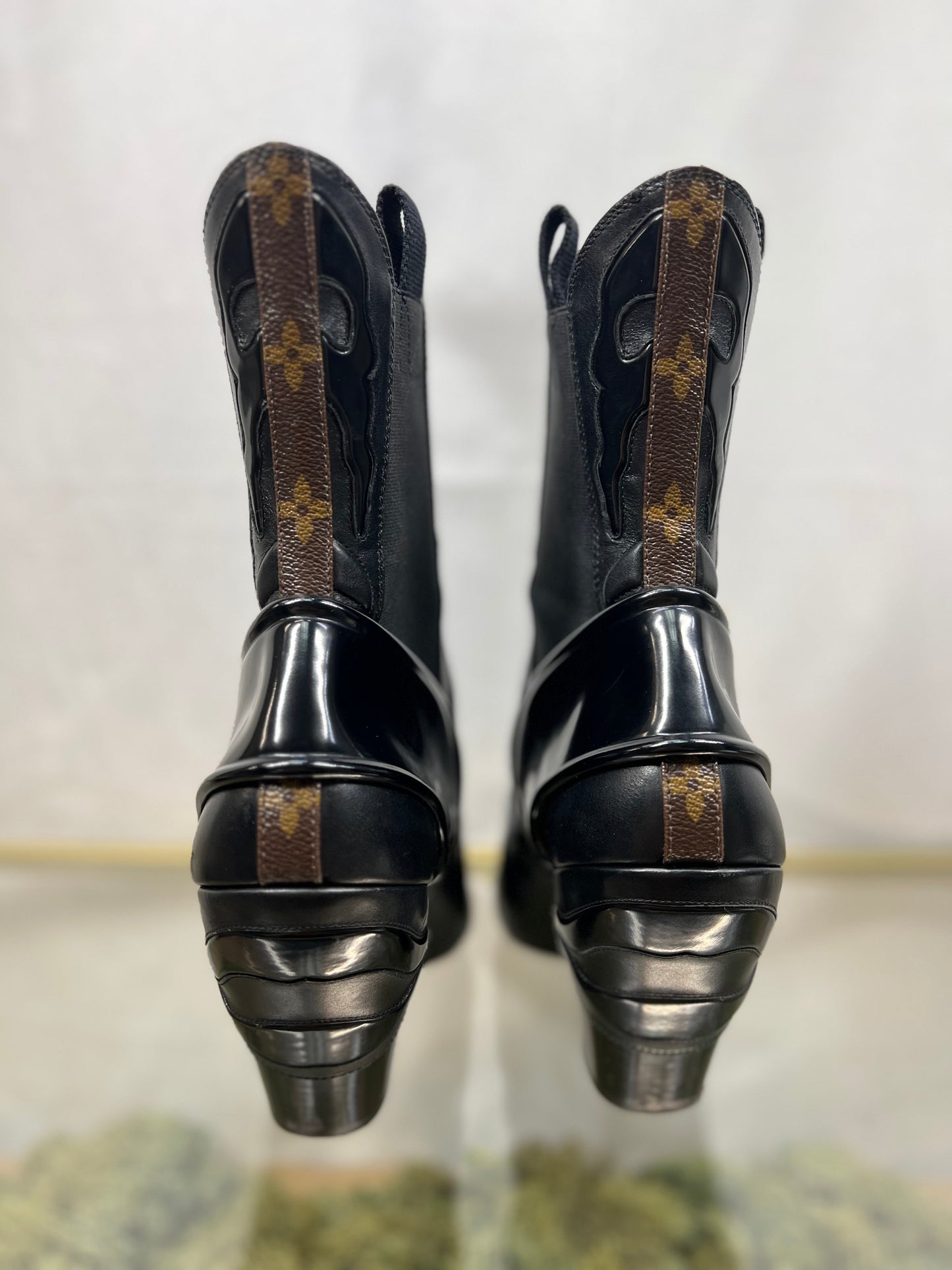 LOUIS VUITTON Black Pointed Toe Stripe Boot Leather Heels Sz 38.5