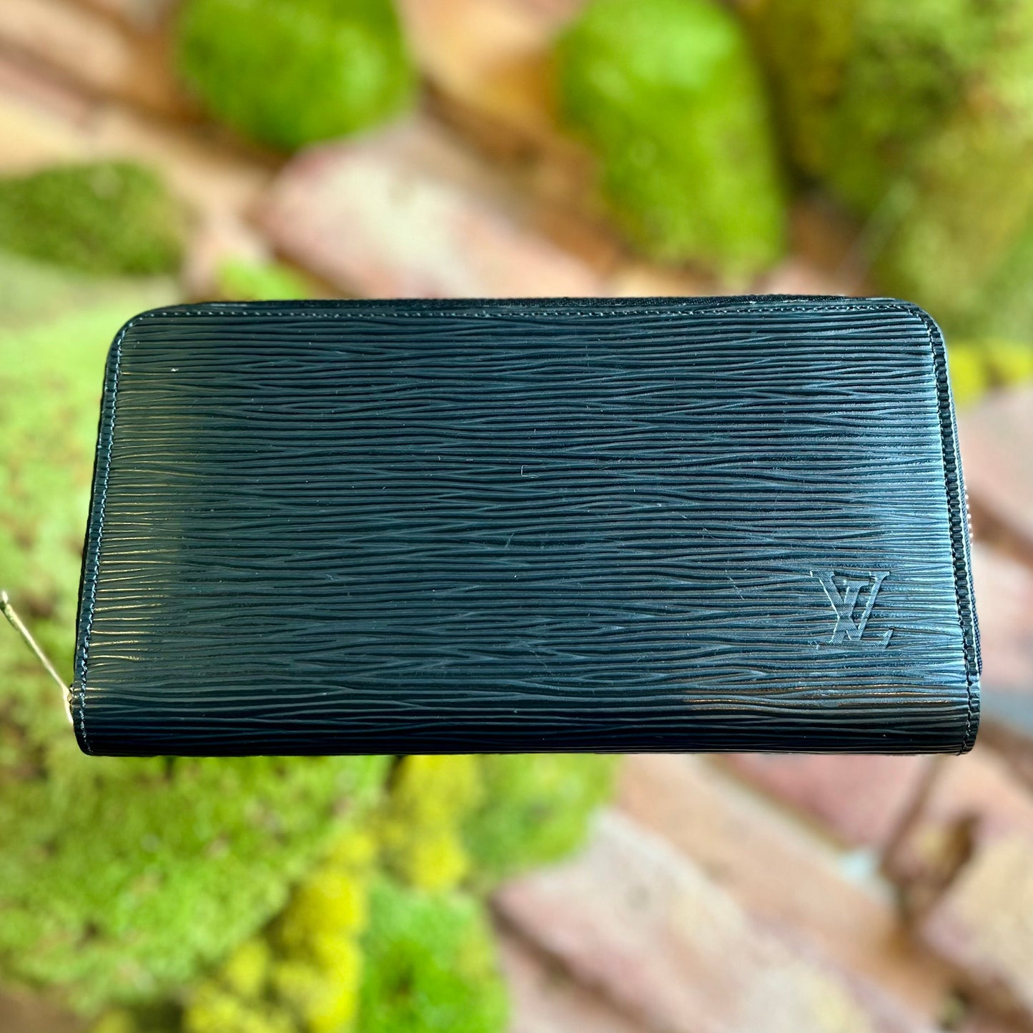 LOUIS VUITTON Black Epi Leather Zippy Wallet