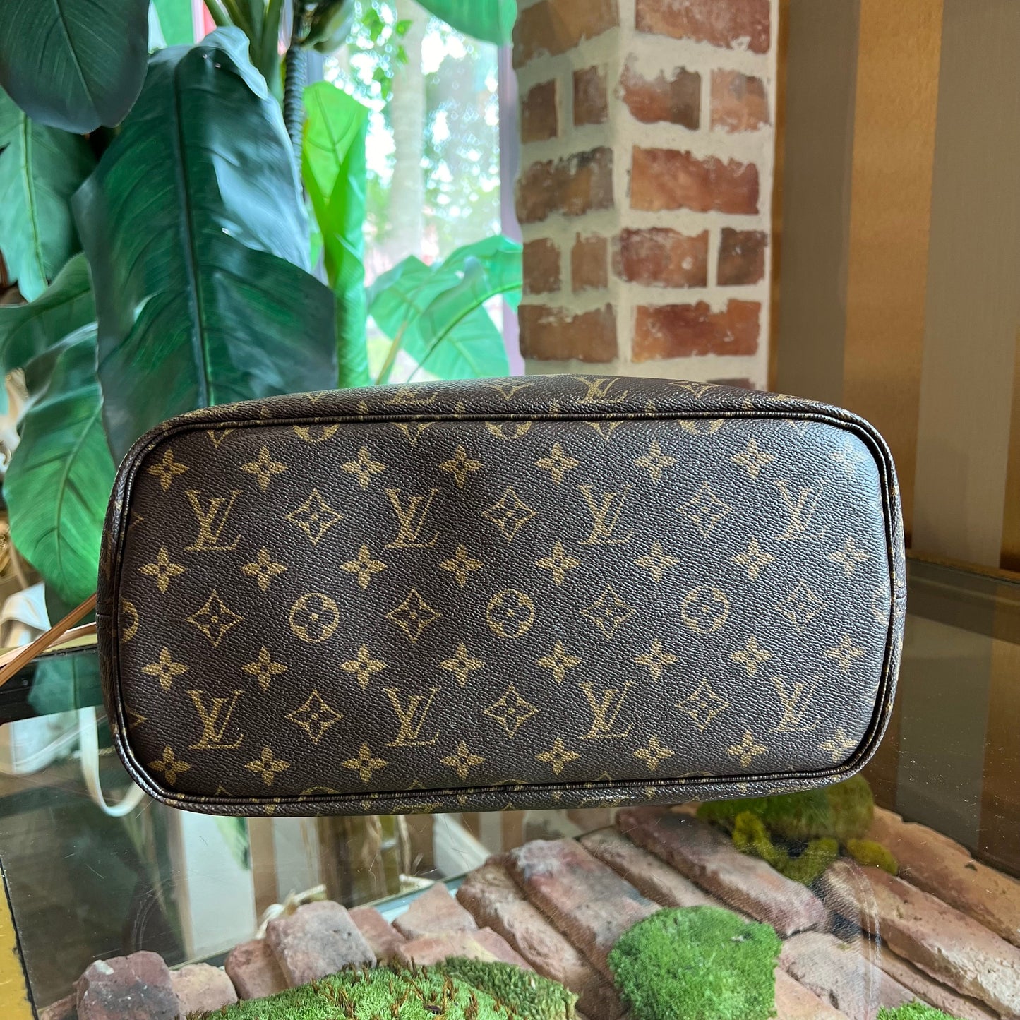 LOUIS VUITTON Neverfull MM Pivoine Monogram Tote Bag