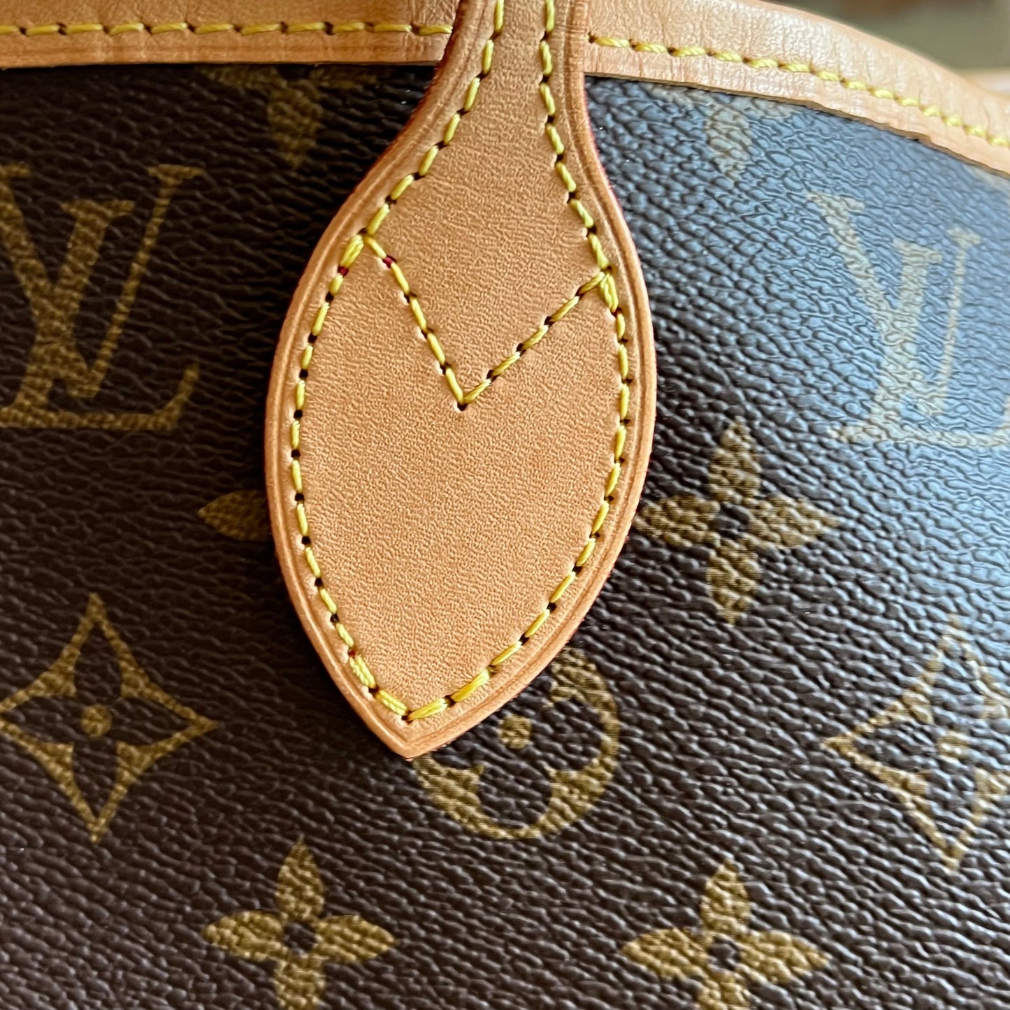 LOUIS VUITTON Neverfull MM Pivoine Monogram Tote Bag