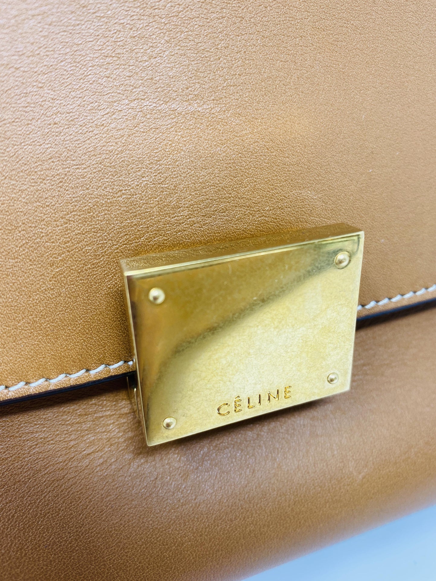 CÉLINE TRAPÈZE MEDIUM CALF LEATHER HANDBAG IN CAMEL