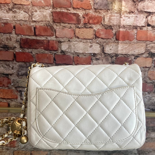 CHANEL Mini Matelasse Shoulder Bag AS1786/B02916/10601 White Lambskin