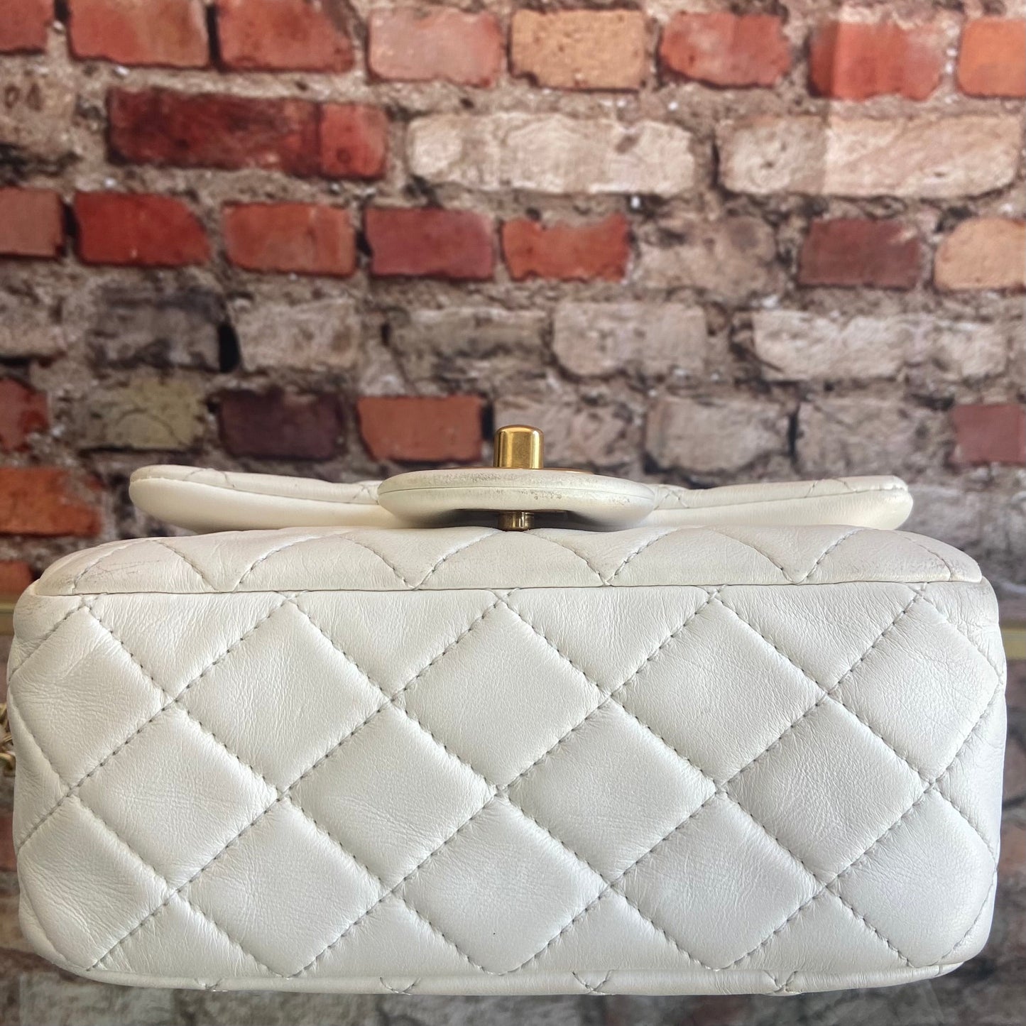 CHANEL Mini Matelasse Shoulder Bag AS1786/B02916/10601 White Lambskin