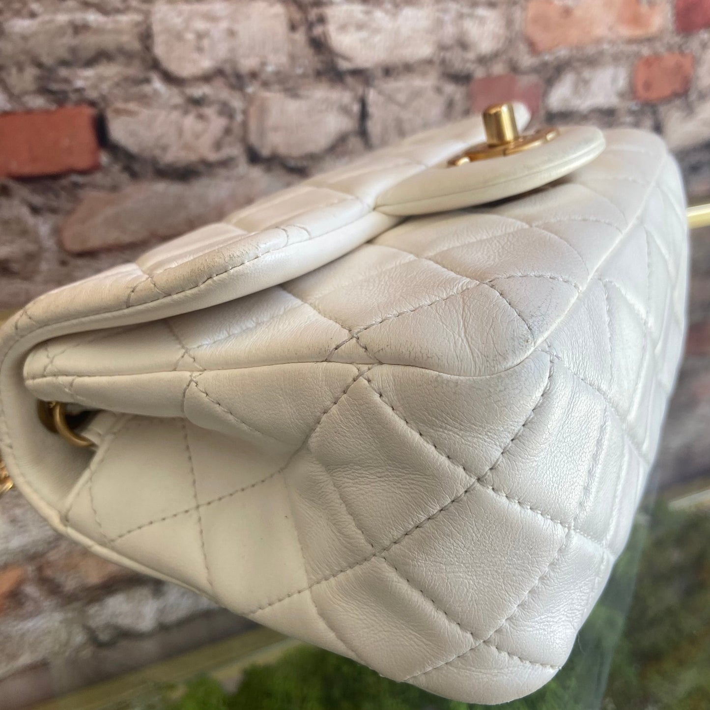 CHANEL Mini Matelasse Shoulder Bag AS1786/B02916/10601 White Lambskin