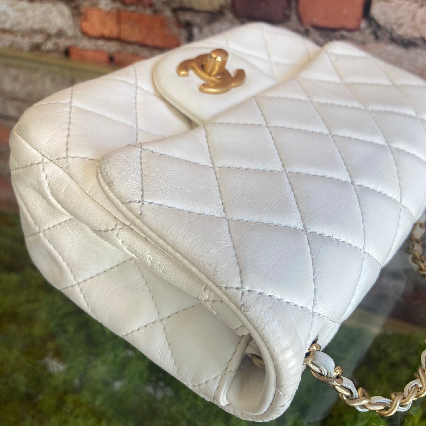 CHANEL Mini Matelasse Shoulder Bag AS1786/B02916/10601 White Lambskin