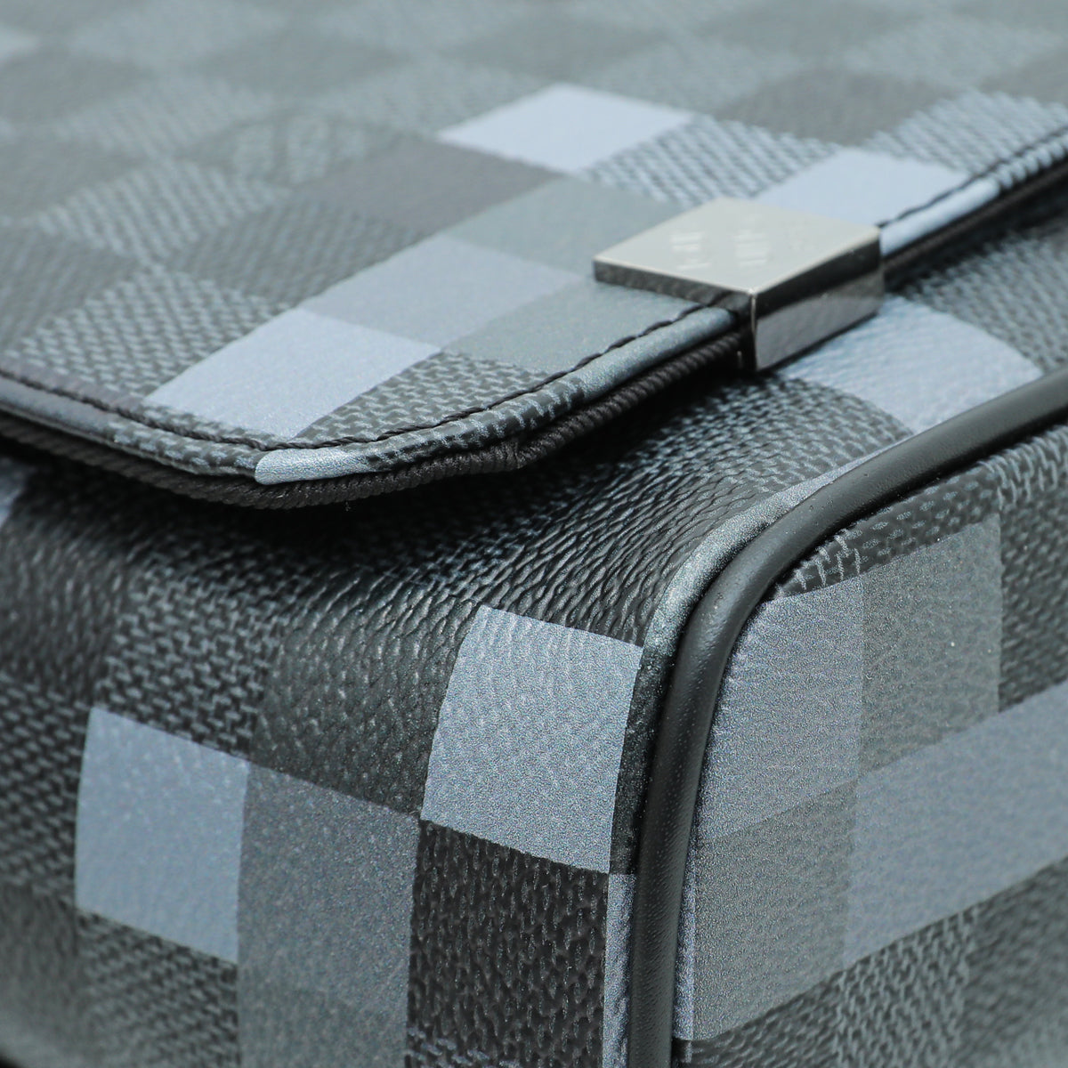 Louis Vuitton Damier Graphite Pixel District Messenger PM Bag