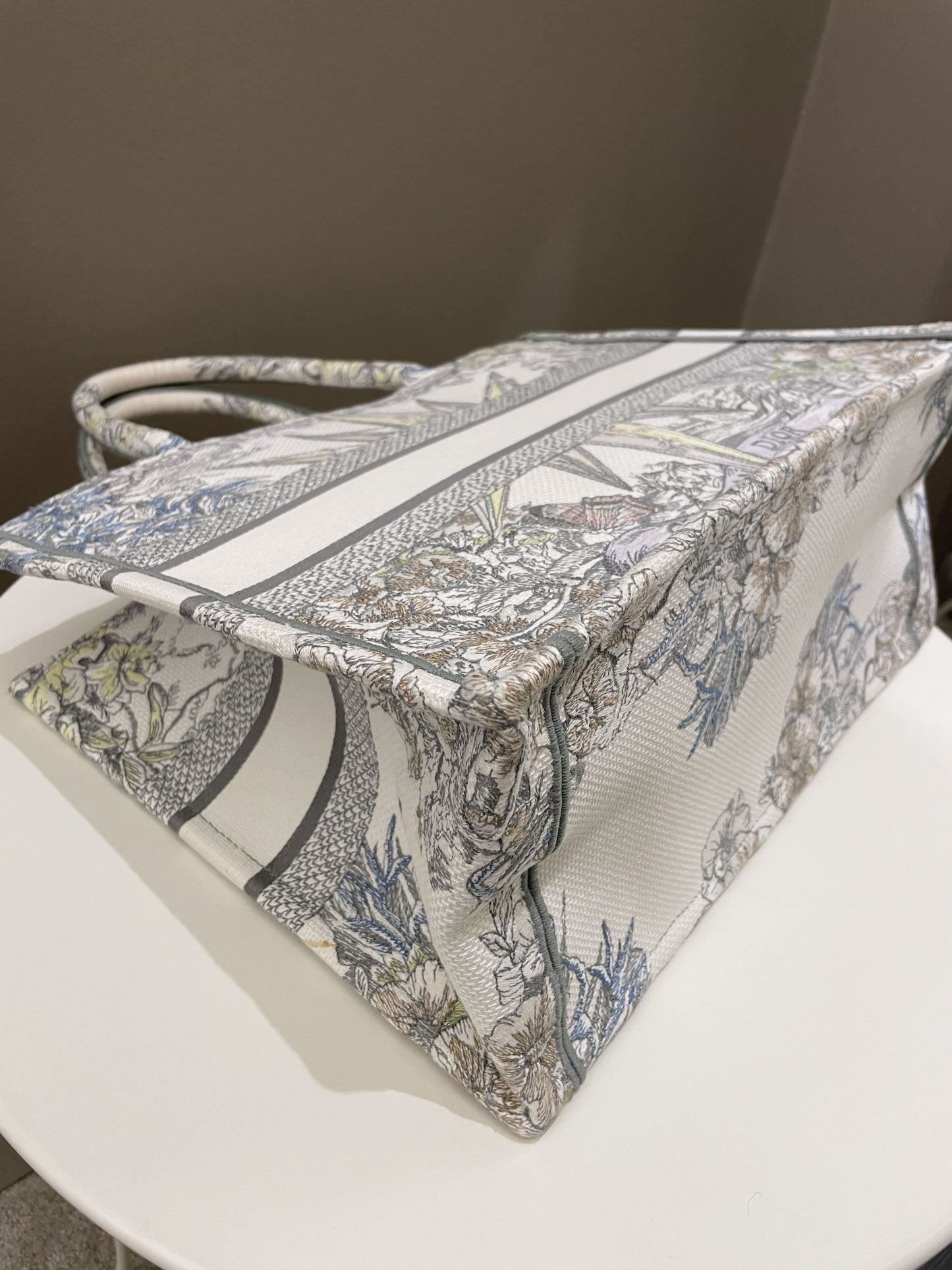 Dior Reve d'Infini Book Tote Ivory / Multicolor Embroidery