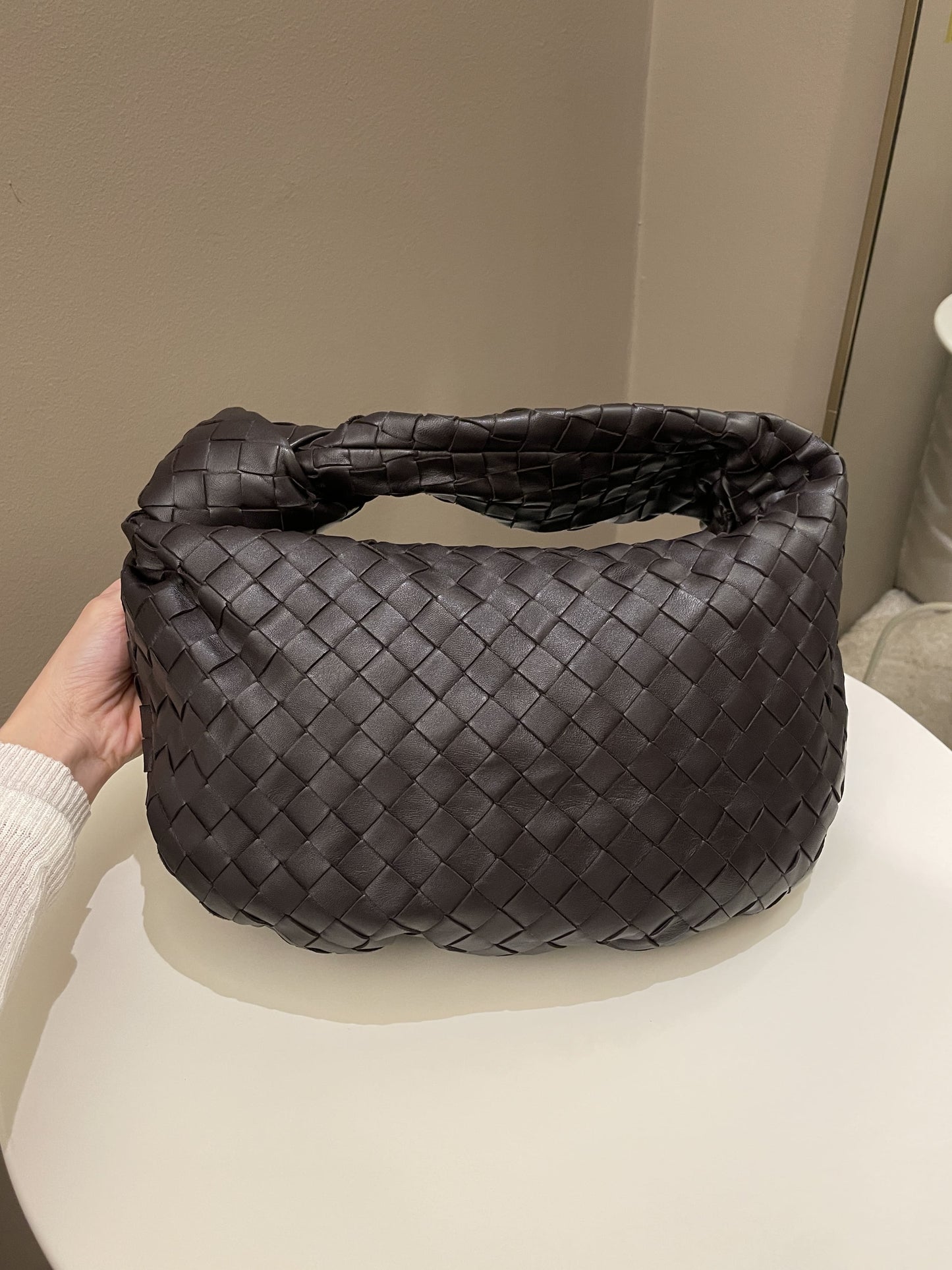 Bottega Veneta Jodie Shoulder Bag Potion Dark Ebene Leather