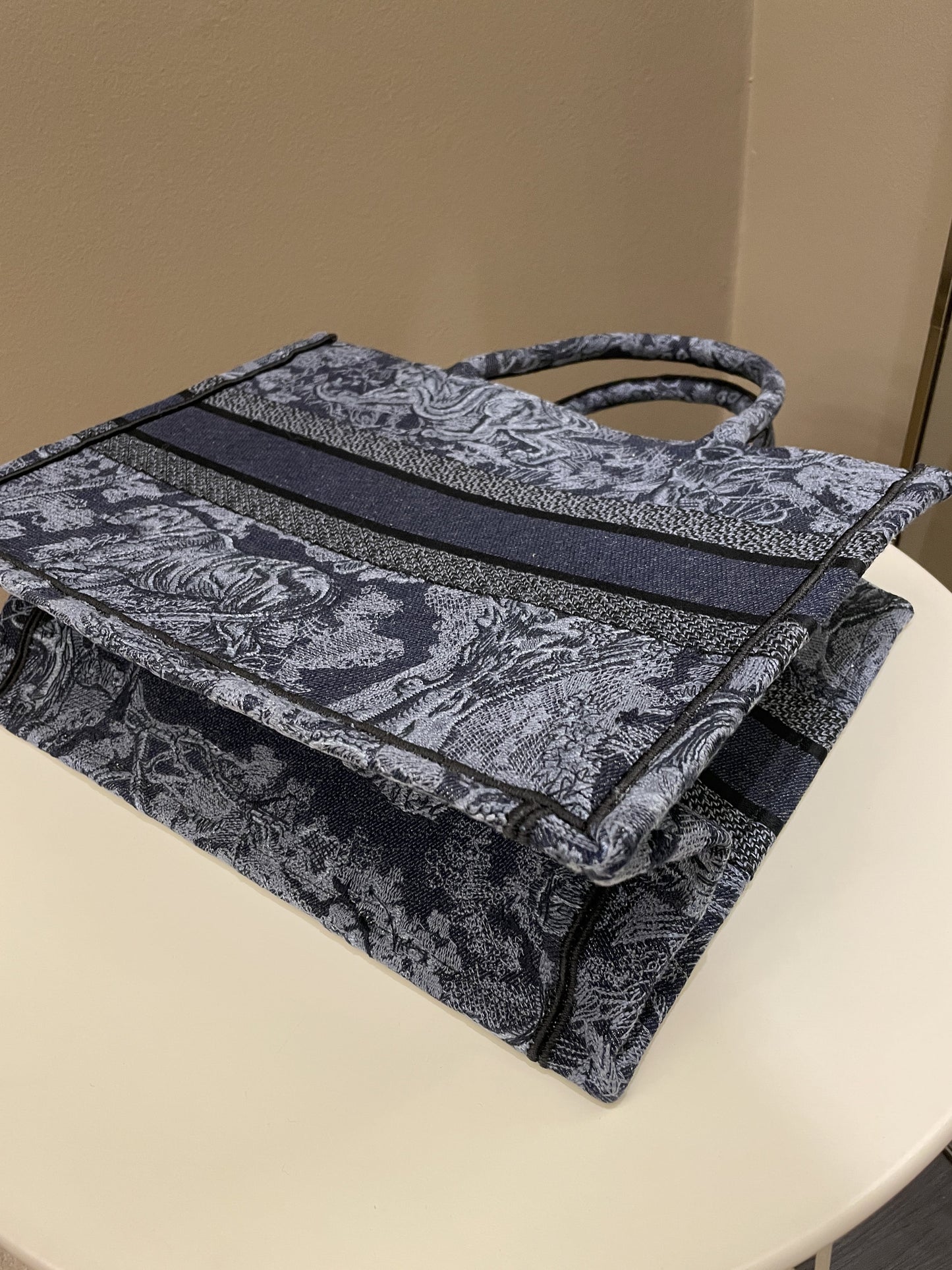 Dior Toile de Jouy Reverse Book Tote Stole Blue / Embroidery