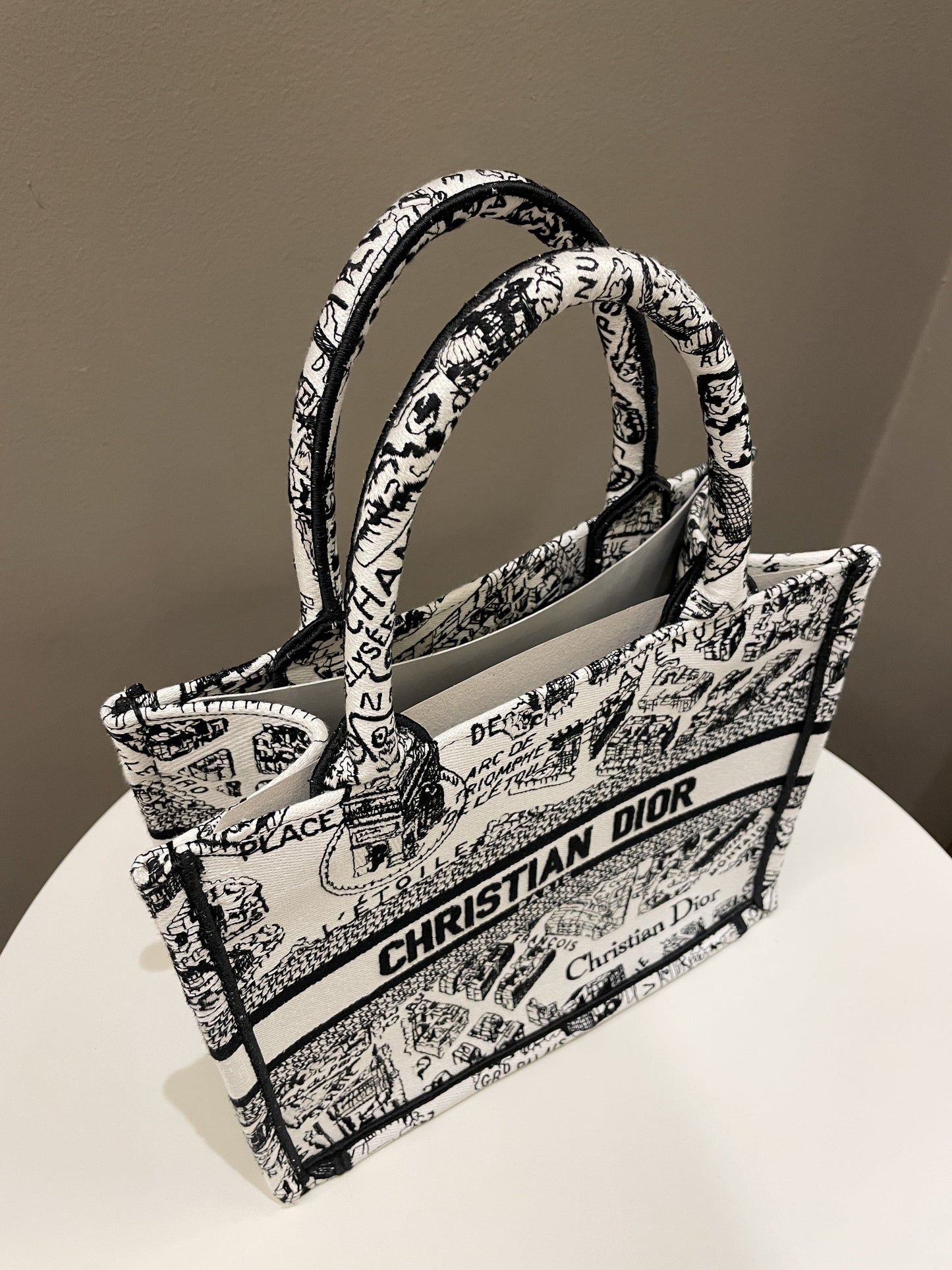 Dior Plan de Paris Book Tote  White / Black