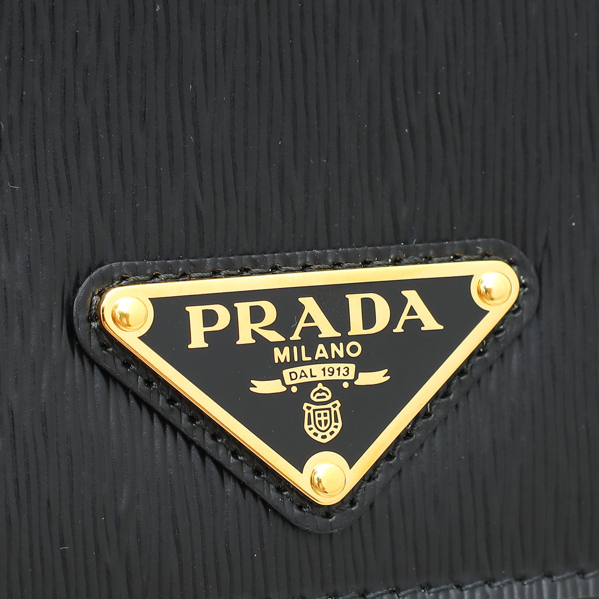 Prada Nero Vitello Move Wallet On Chain