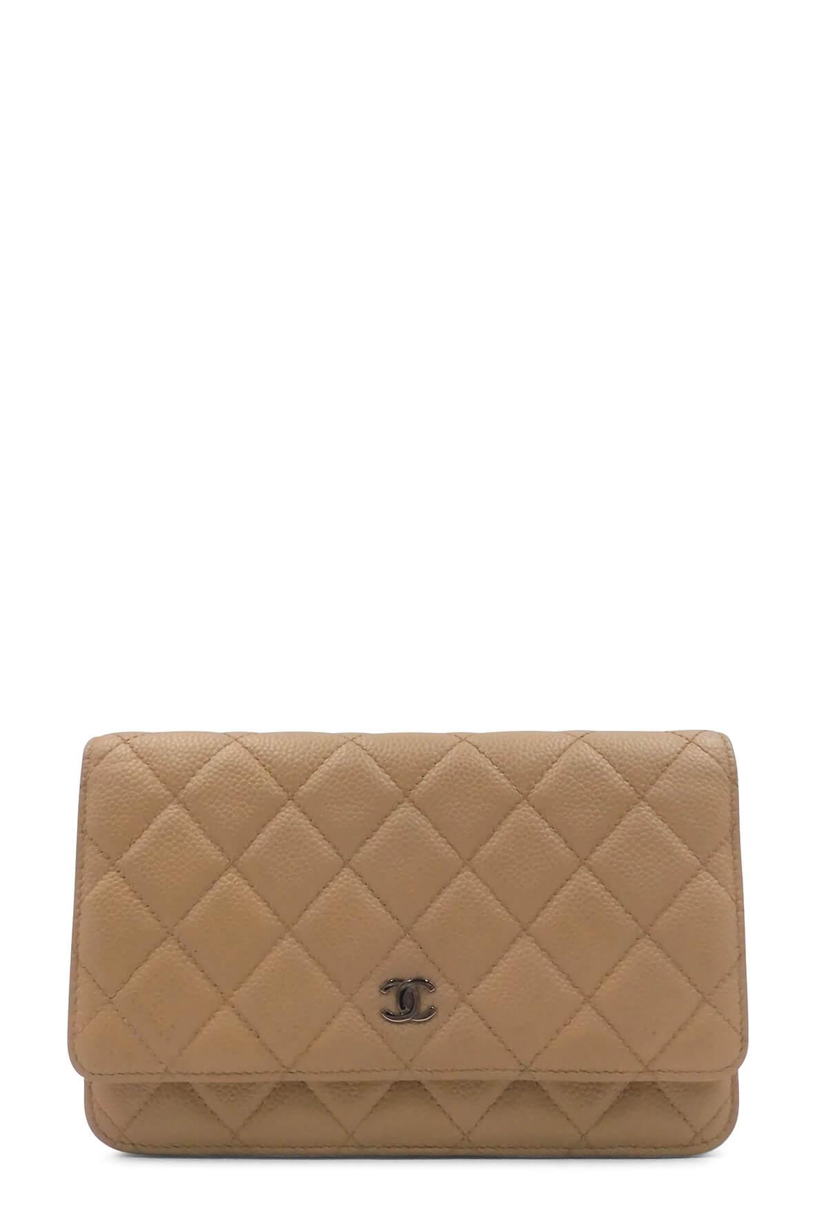 Quilted Caviar Classic Wallet on Chain Beige