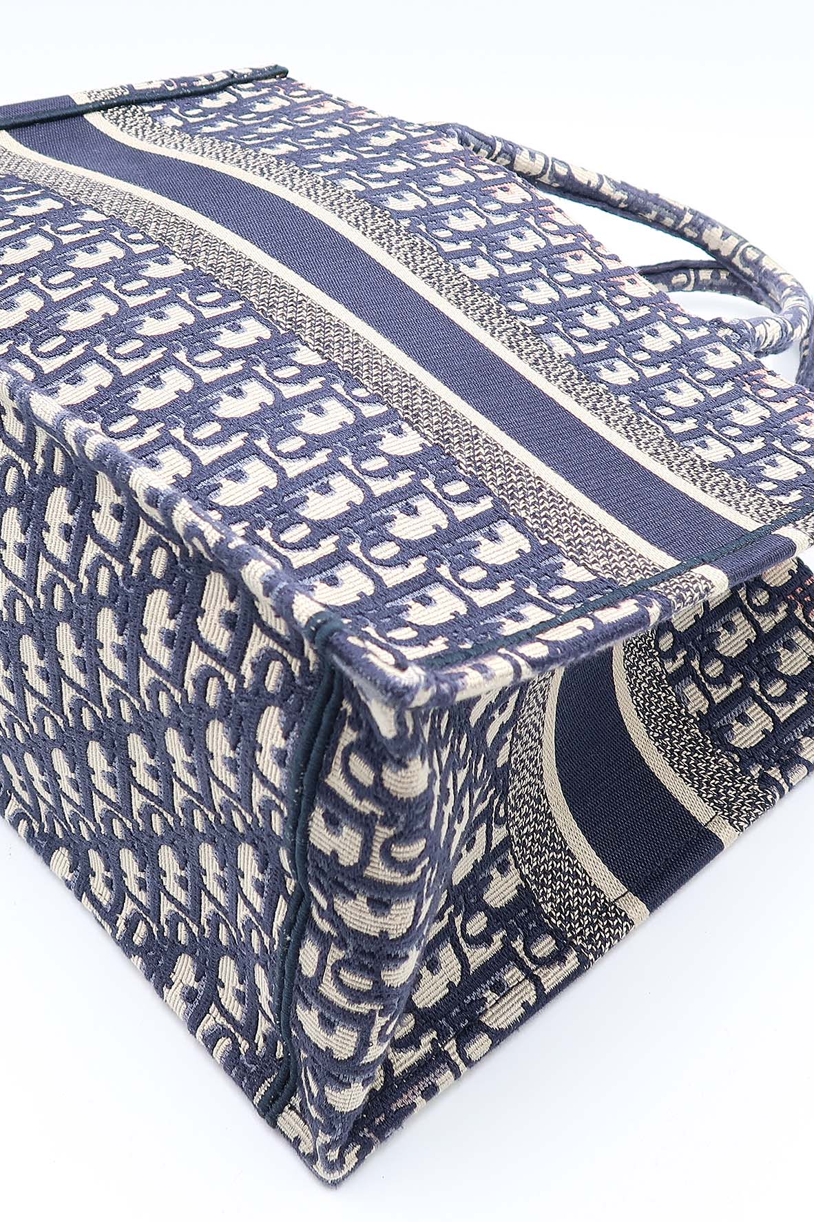 Small Oblique Book Tote Navy