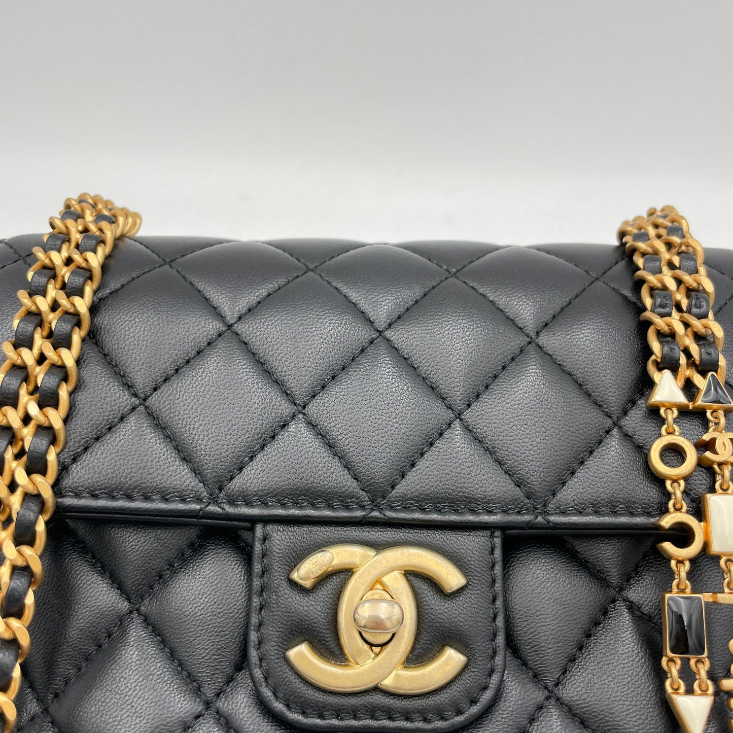 Square Flap Chain Black Crossbody Bag in Lambskin, Gold hardware