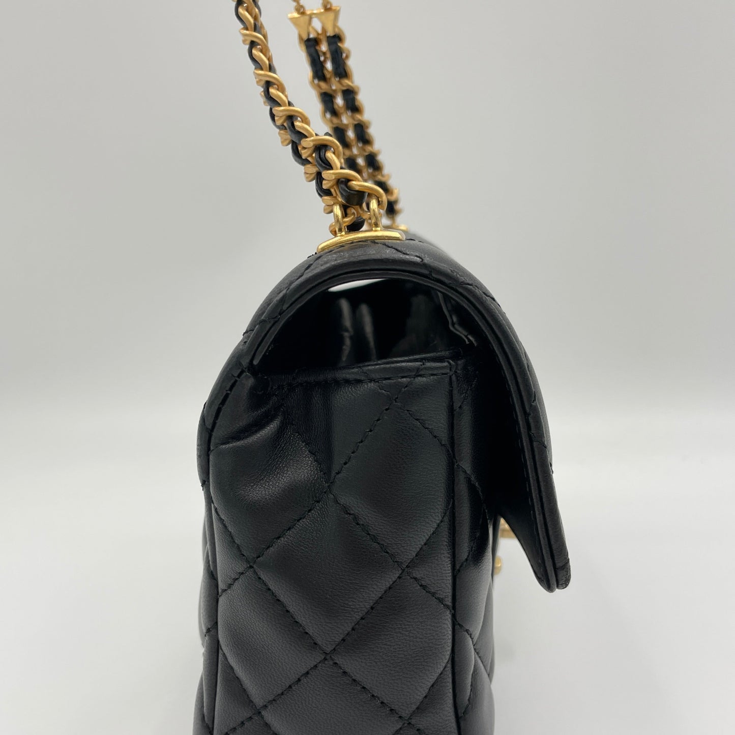 Square Flap Chain Black Crossbody Bag in Lambskin, Gold hardware