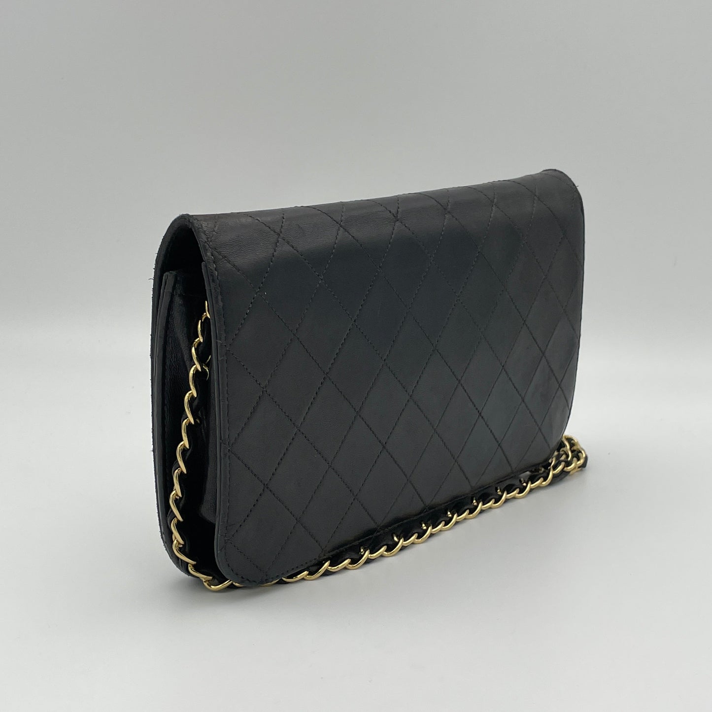 Vintage Quilted Flap Black Crossbody Bag in Lambskin, Gold hardware