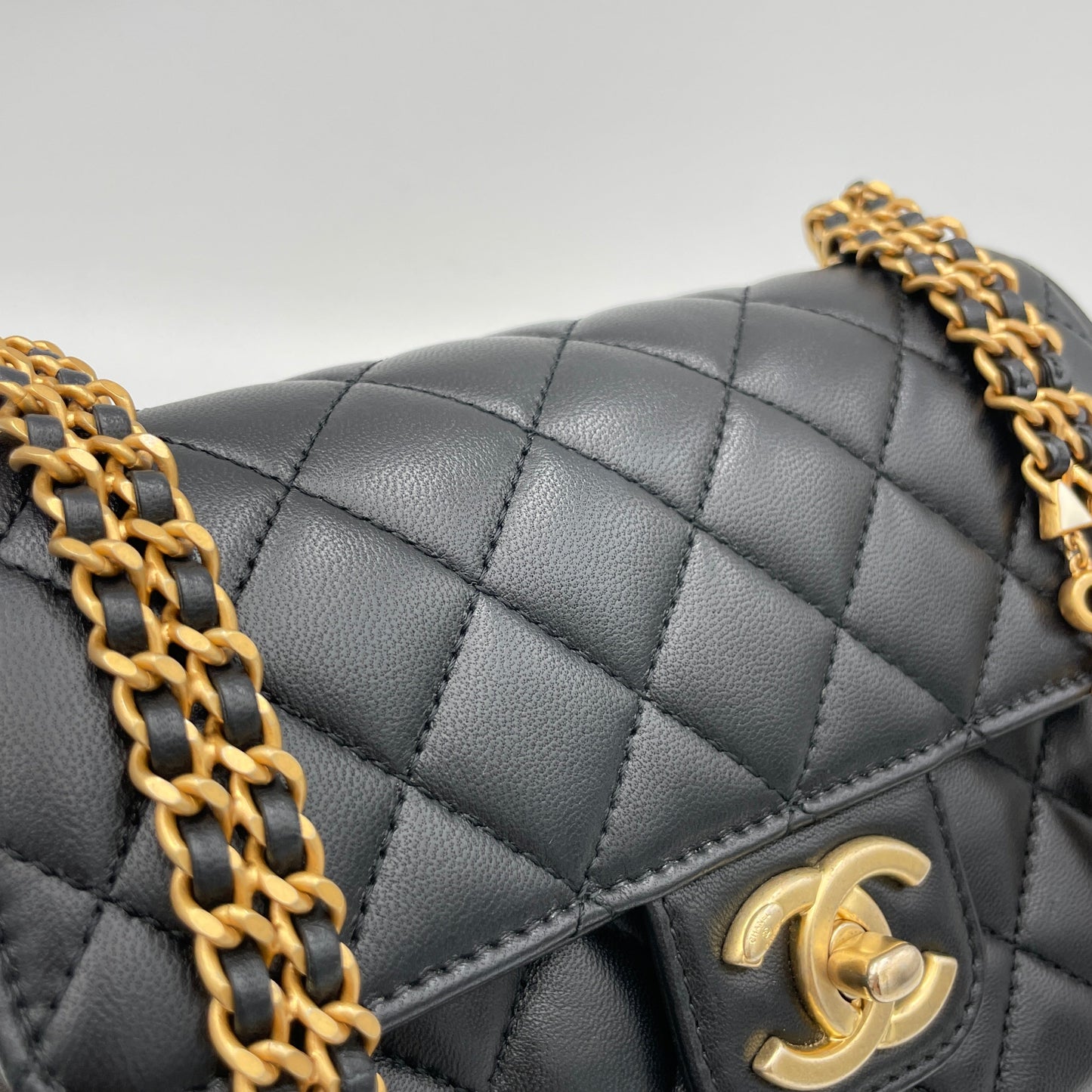 Square Flap Chain Black Crossbody Bag in Lambskin, Gold hardware