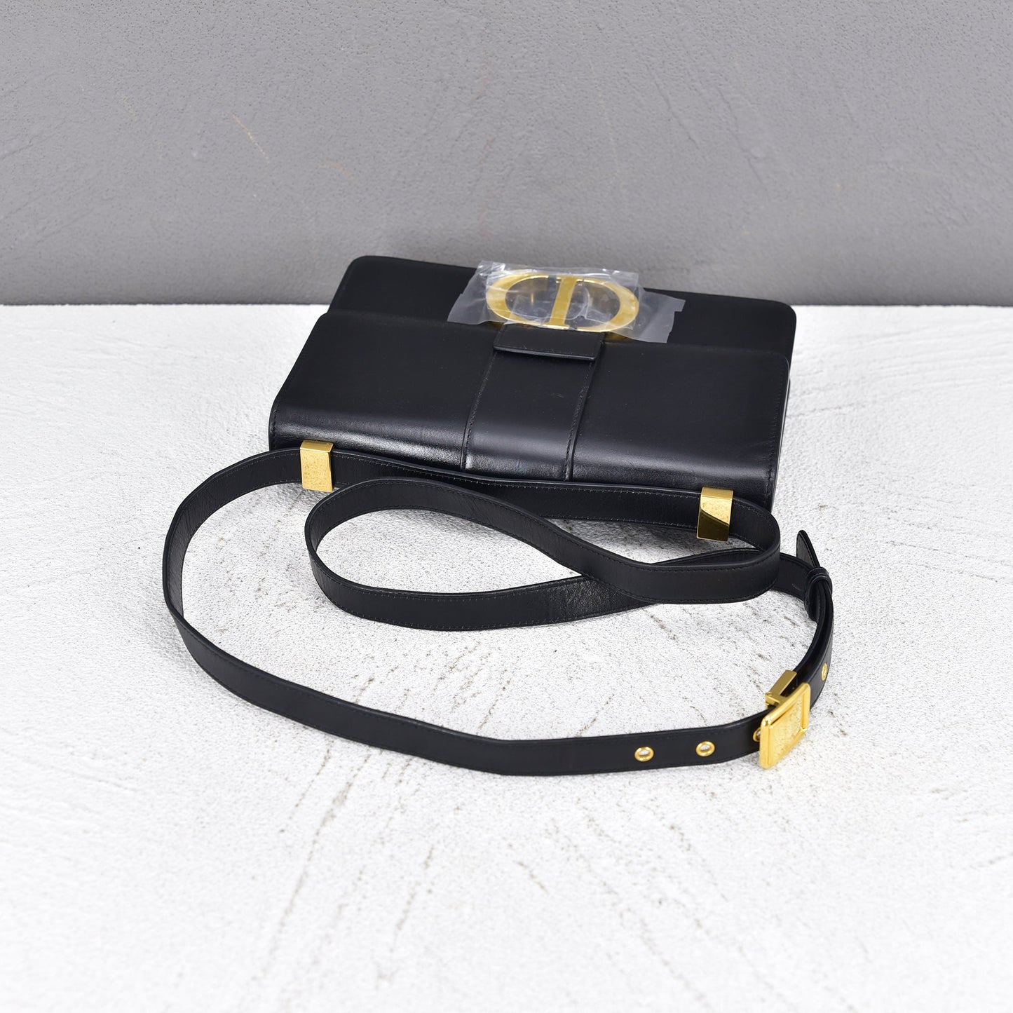 Leather Montaigne 30 Crossbody Bag