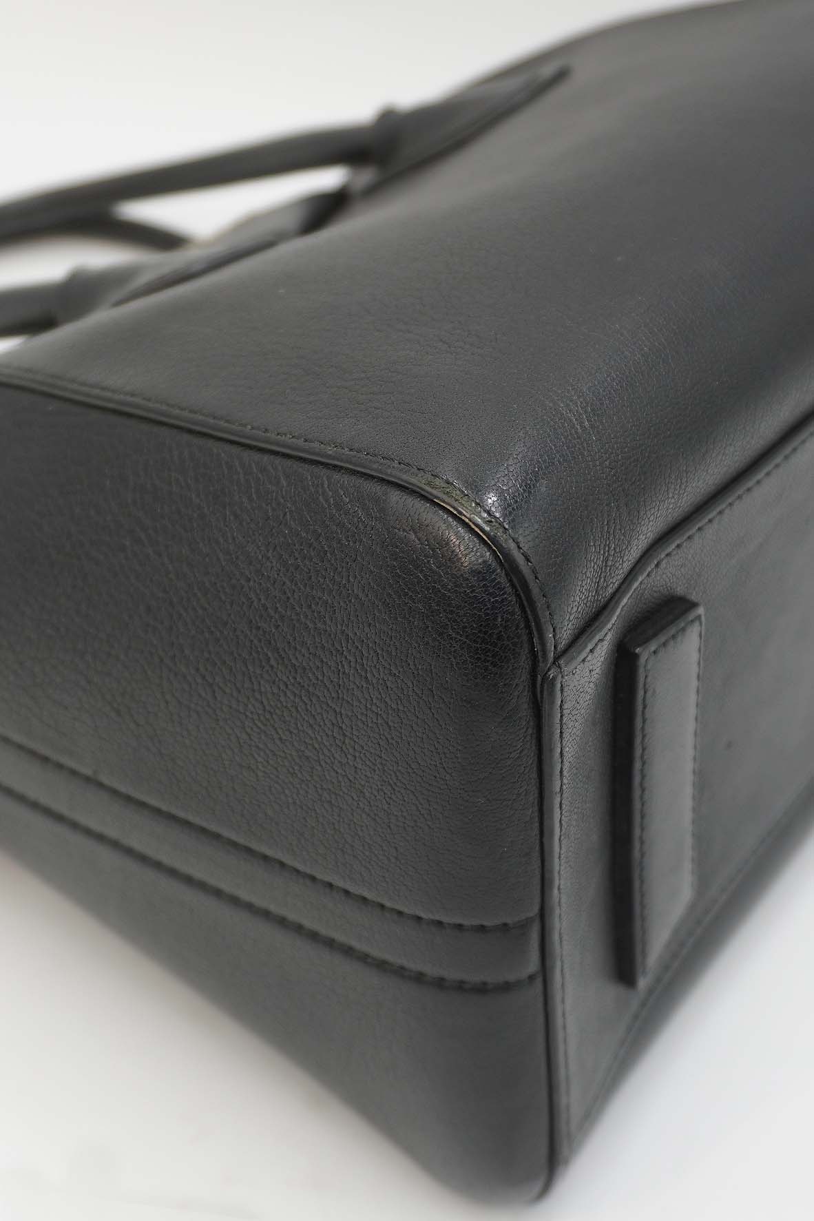 Small Antigona Grained Leather Black