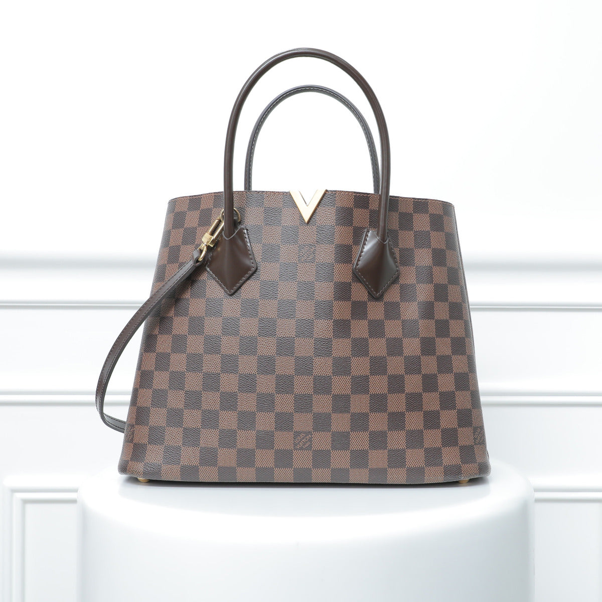 Louis Vuitton Ebene Kensington Bag